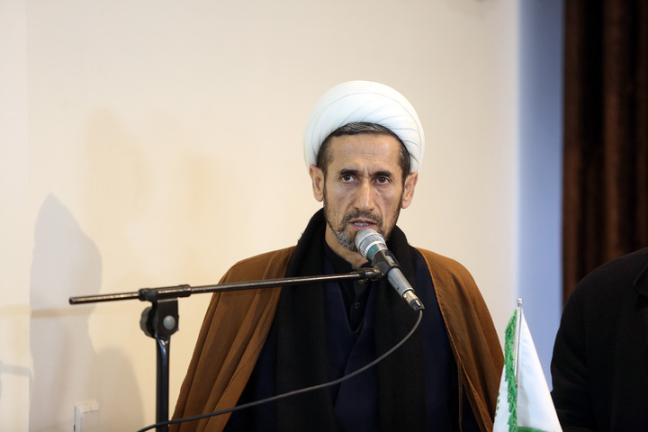 تکریم خانواده شهدای استان قم با حضور خادمان حرم امام حسین(ع)