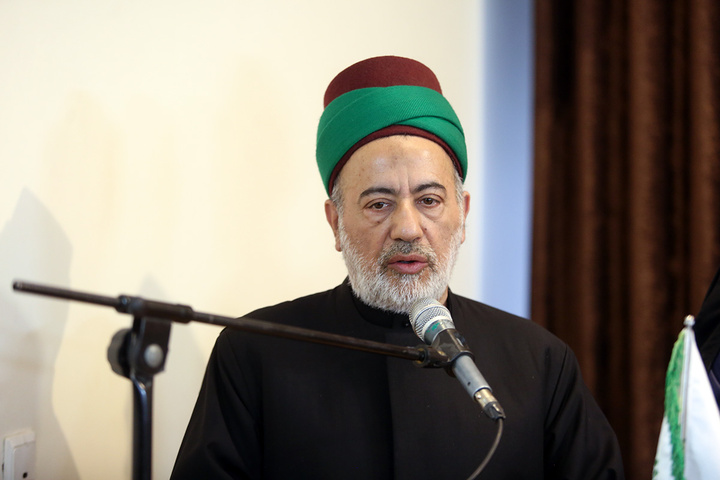 تکریم خانواده شهدای استان قم با حضور خادمان حرم امام حسین(ع)