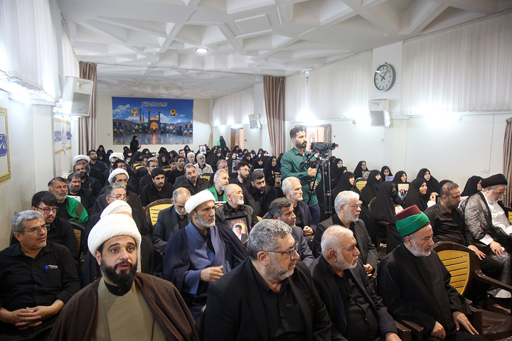 تکریم خانواده شهدای استان قم با حضور خادمان حرم امام حسین(ع)