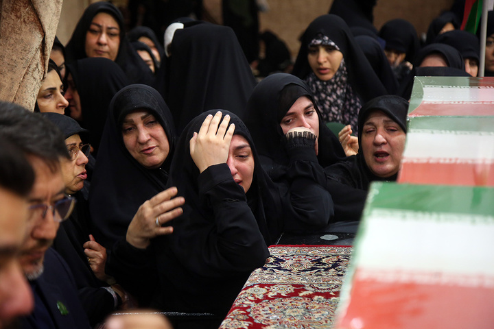 وداع با پیکر شهدای جنگ رمضان در حرم حضرت معصومه (س)