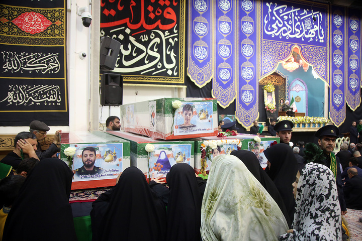 وداع با پیکر شهدای جنگ رمضان در حرم حضرت معصومه (س)