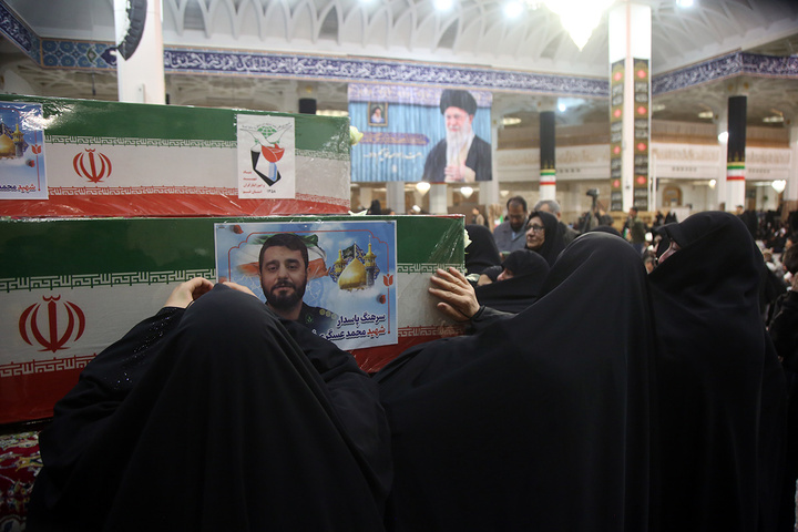 وداع با پیکر شهدای جنگ رمضان در حرم حضرت معصومه (س)