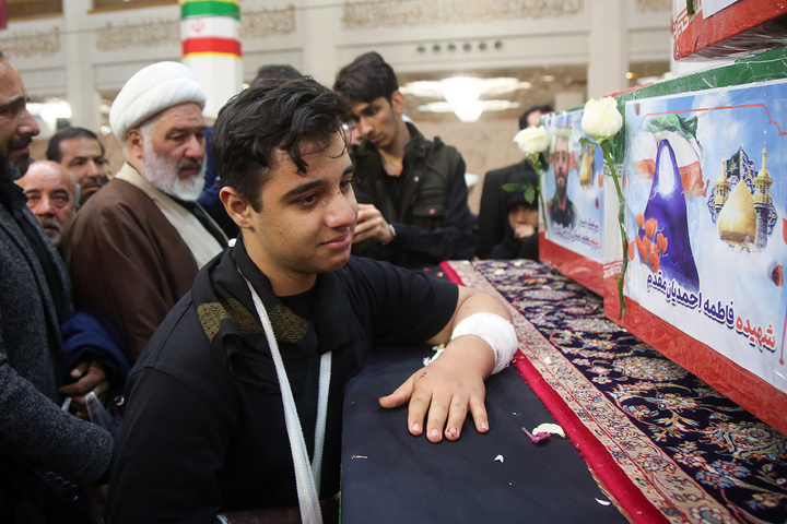 وداع با پیکر شهدای جنگ رمضان در حرم حضرت معصومه (س)