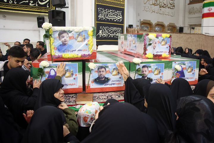 وداع با پیکر شهدای جنگ رمضان در حرم حضرت معصومه (س)