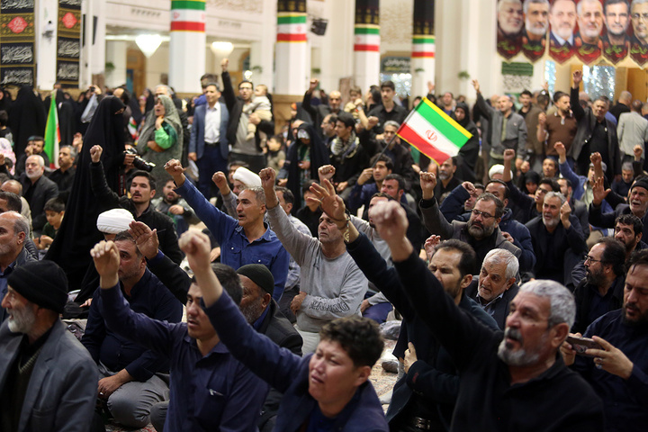 وداع با پیکر شهدای جنگ رمضان در حرم حضرت معصومه (س)