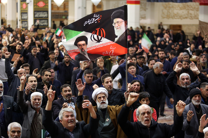 وداع با پیکر شهدای جنگ رمضان در حرم حضرت معصومه (س)