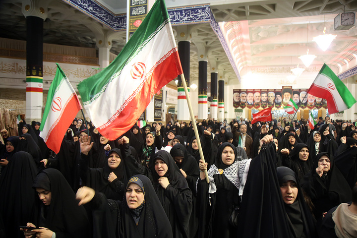 وداع با پیکر شهدای جنگ رمضان در حرم حضرت معصومه (س)