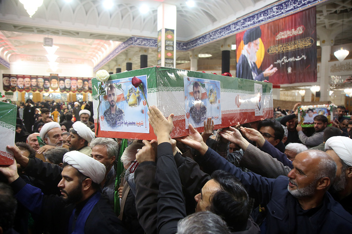 وداع با پیکر شهدای جنگ رمضان در حرم حضرت معصومه (س)