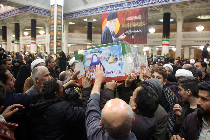 وداع با پیکر شهدای جنگ رمضان در حرم حضرت معصومه (س)