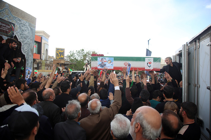 تشییع ۱۲ شهید حملات آمریکایی صهیونی به قم در حرم بانوی کرامت