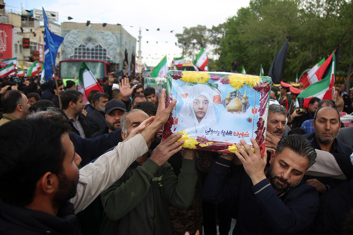 تشییع ۱۲ شهید حملات آمریکایی صهیونی به قم در حرم بانوی کرامت