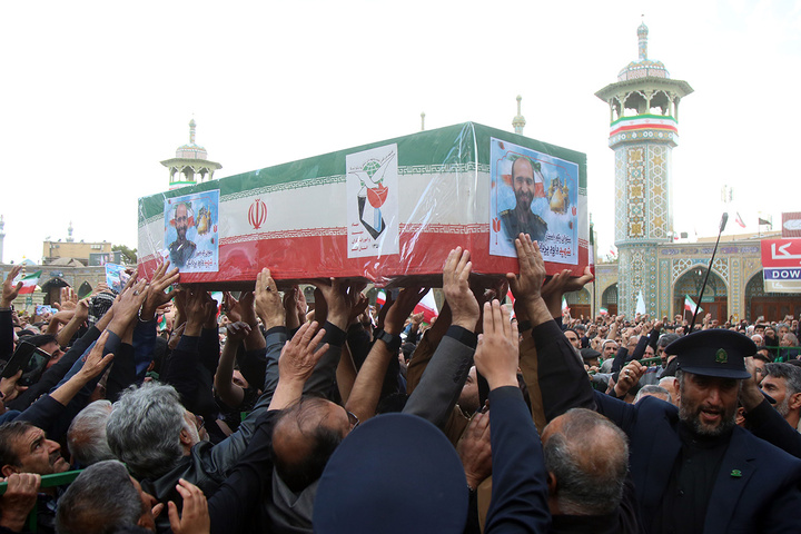 تشییع ۱۲ شهید حملات آمریکایی صهیونی به قم در حرم بانوی کرامت