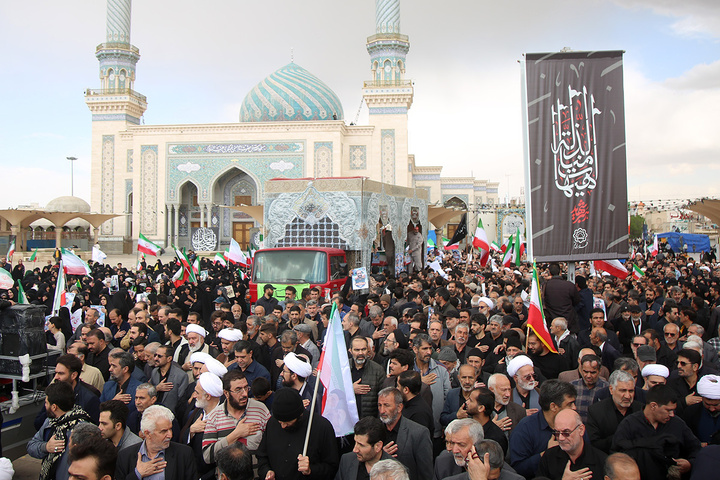 تشییع ۱۲ شهید حملات آمریکایی صهیونی به قم در حرم بانوی کرامت