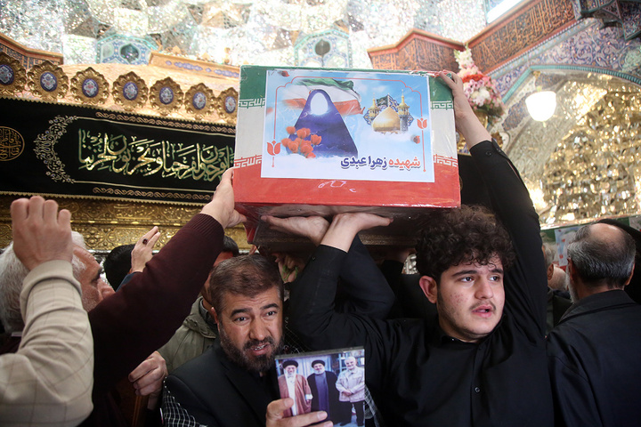 تشییع ۱۲ شهید حملات آمریکایی صهیونی به قم در حرم بانوی کرامت