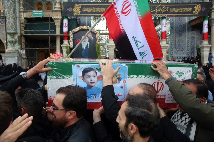 تشییع ۱۲ شهید حملات آمریکایی صهیونی به قم در حرم بانوی کرامت