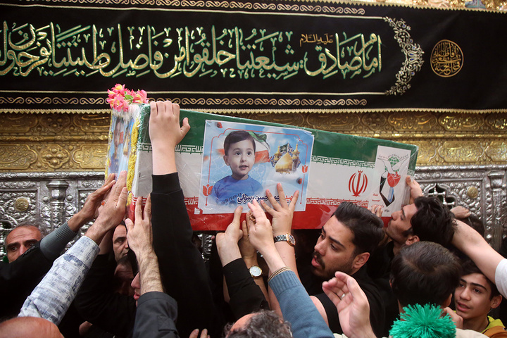 تشییع ۱۲ شهید حملات آمریکایی صهیونی به قم در حرم بانوی کرامت