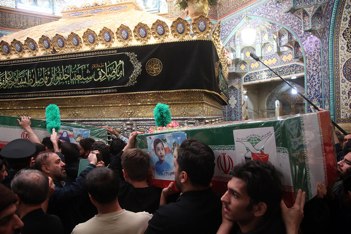 تشییع ۱۲ شهید حملات آمریکایی صهیونی به قم در حرم بانوی کرامت