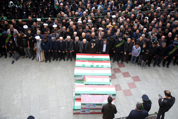 تشییع ۱۲ شهید حملات آمریکایی صهیونی به قم در حرم بانوی کرامت