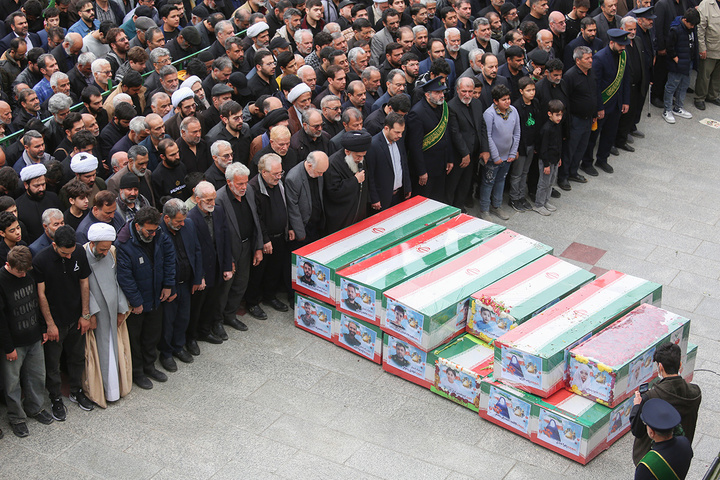 تشییع ۱۲ شهید حملات آمریکایی صهیونی به قم در حرم بانوی کرامت