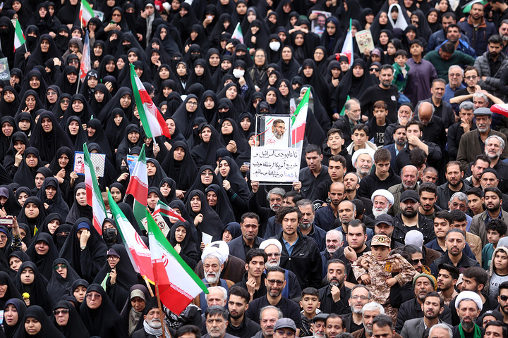 تشییع ۱۲ شهید حملات آمریکایی صهیونی به قم در حرم بانوی کرامت