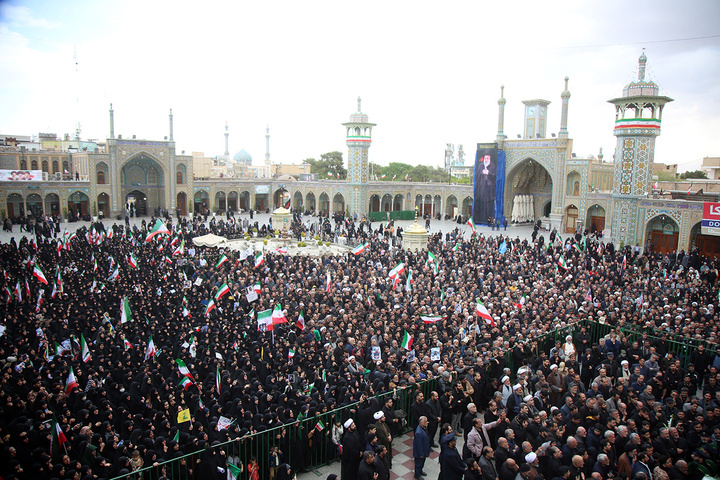 تشییع ۱۲ شهید حملات آمریکایی صهیونی به قم در حرم بانوی کرامت