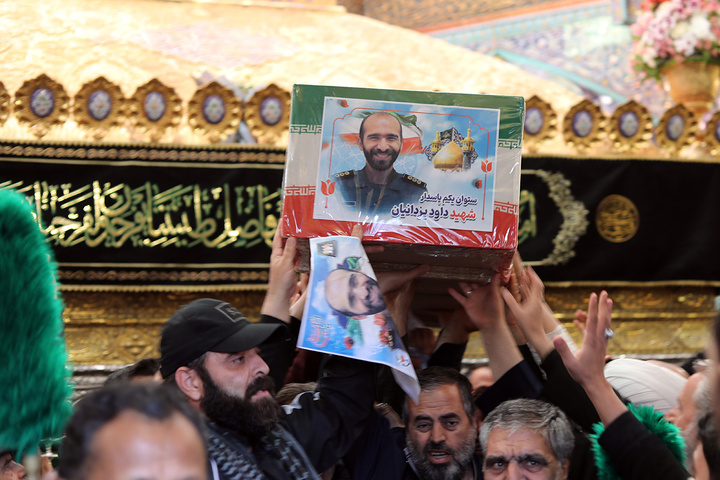 شکوه جمعیت حاضر در تشییع شهدای حمله دشمن به منطقه هنرستان قم