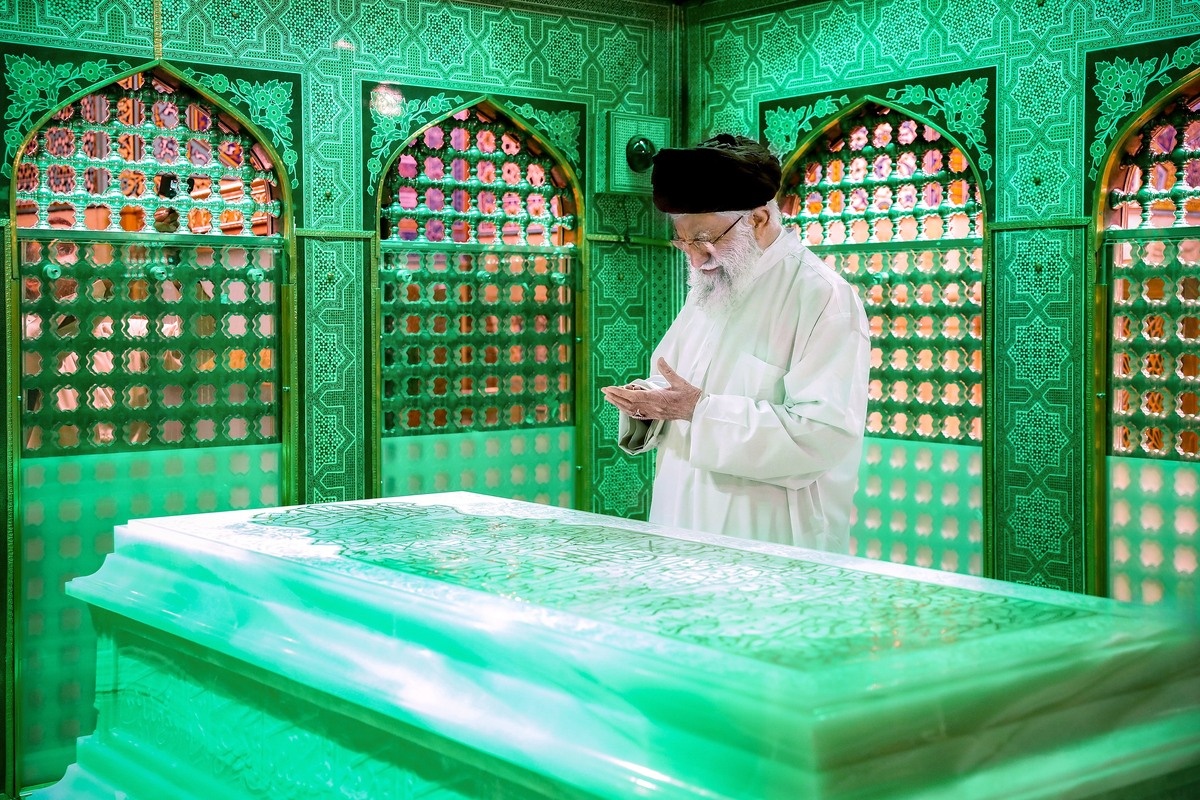 حضرت آیت اللہ العظمیٰ شہید سید علی حسینی خامنۂی