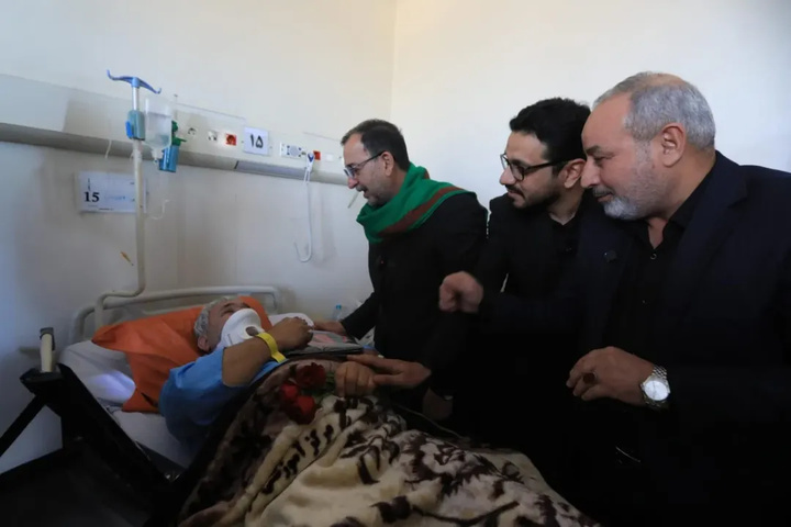 وفد العتبة العباسية يزور الجرحي و عوائل الشهداء في إيران