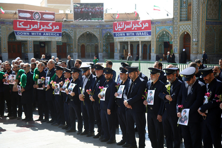 ادای احترام به یادمان رهبر شهید انقلاب در حرم حضرت معصومه (س)
