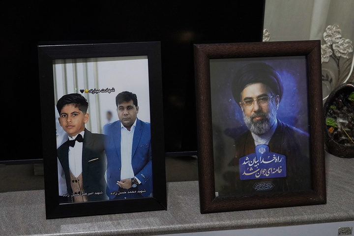 تکریم خانواده‌ شهدای میناب با حضور خادمان حرم کریمه اهل‌بیت(س)