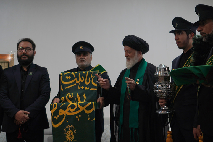 تکریم خانواده‌ شهدای میناب با حضور خادمان حرم کریمه اهل‌بیت(س)