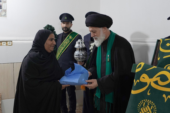 تکریم خانواده‌ شهدای میناب با حضور خادمان حرم کریمه اهل‌بیت(س)