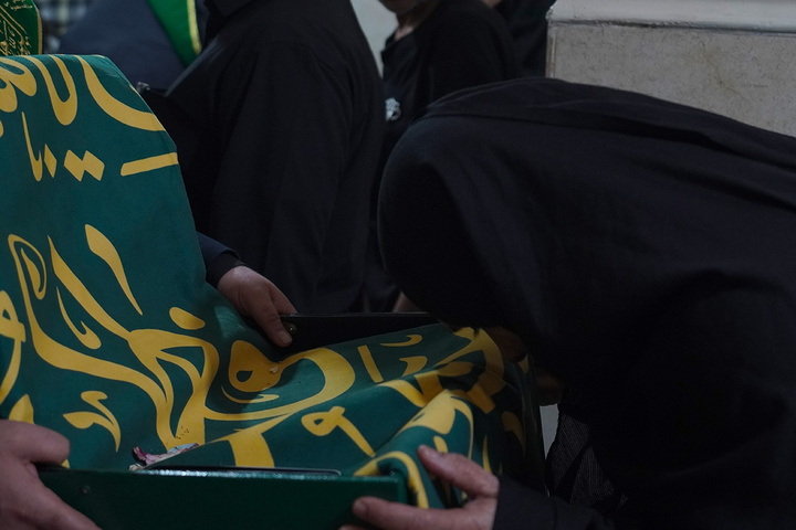 تکریم خانواده‌ شهدای میناب با حضور خادمان حرم کریمه اهل‌بیت(س)