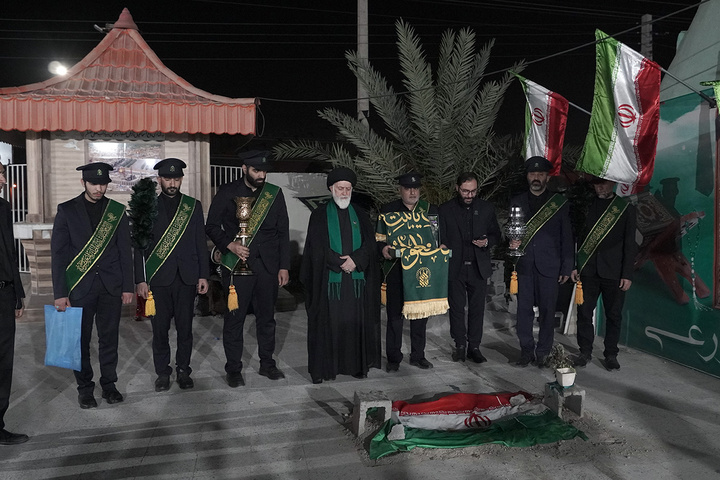 تکریم خانواده‌ شهدای میناب با حضور خادمان حرم کریمه اهل‌بیت(س)