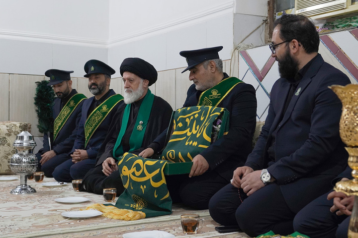 در راستای عمل به منویات رهبر معظم انقلاب؛ عیادت خادمان حرم بانوی کرامت از جانبازان جنگ رمضان