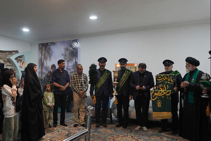 تکریم خانواده‌ شهدای میناب با حضور خادمان حرم کریمه اهل‌بیت(س)