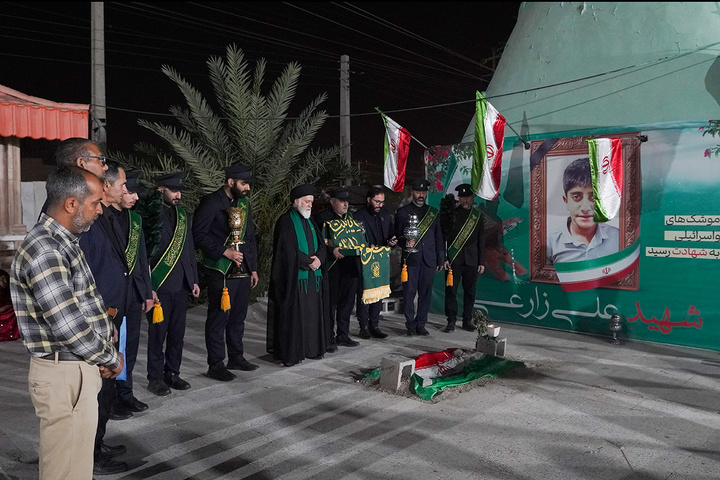 تکریم خانواده‌ شهدای میناب با حضور خادمان حرم کریمه اهل‌بیت(س)