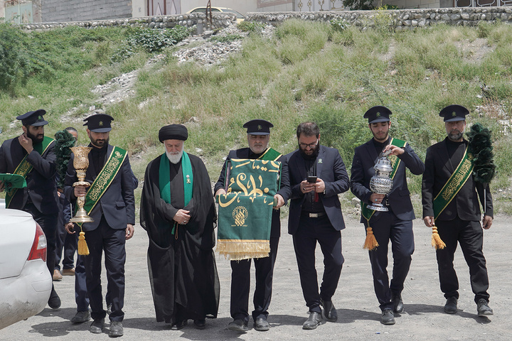 تکریم خانواده‌ شهدای میناب با حضور خادمان حرم کریمه اهل‌بیت(س)