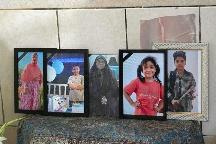 تکریم خانواده‌ شهدای میناب با حضور خادمان حرم کریمه اهل‌بیت(س)