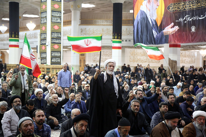 عزاداری ظهر اربعین رهبر شهید انقلاب در حرم بانوی کرامت