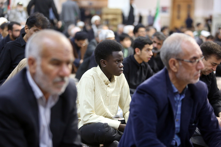 عزاداری ظهر اربعین رهبر شهید انقلاب در حرم بانوی کرامت