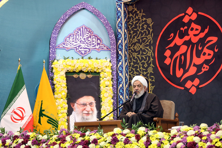عزاداری ظهر اربعین رهبر شهید انقلاب در حرم بانوی کرامت