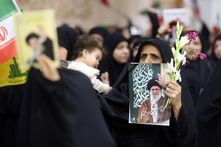 عزاداری ظهر اربعین رهبر شهید انقلاب در حرم بانوی کرامت