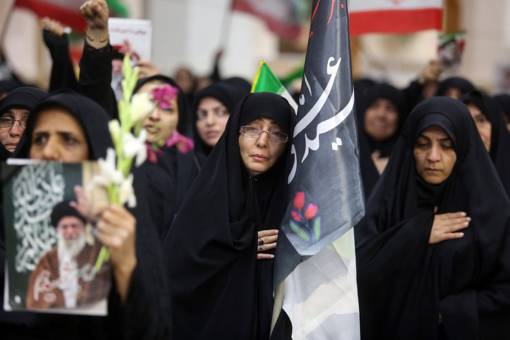 عزاداری ظهر اربعین رهبر شهید انقلاب در حرم بانوی کرامت