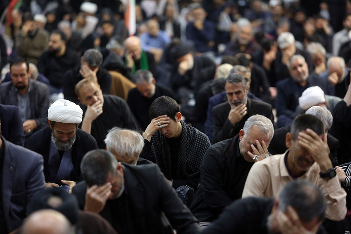 عزاداری ظهر اربعین رهبر شهید انقلاب در حرم بانوی کرامت