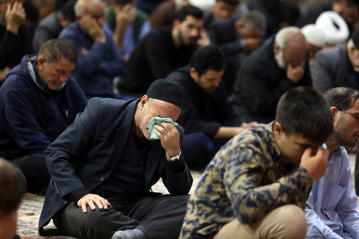 عزاداری ظهر اربعین رهبر شهید انقلاب در حرم بانوی کرامت