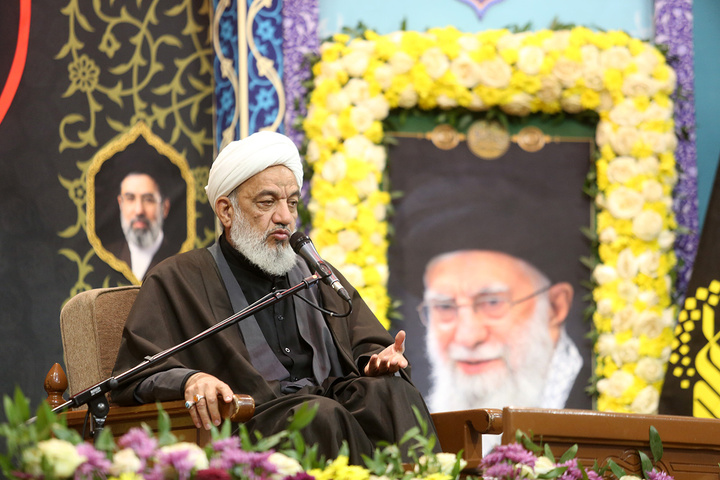 عزاداری ظهر اربعین رهبر شهید انقلاب در حرم بانوی کرامت