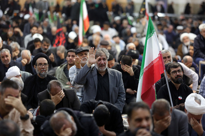 عزاداری ظهر اربعین رهبر شهید انقلاب در حرم بانوی کرامت