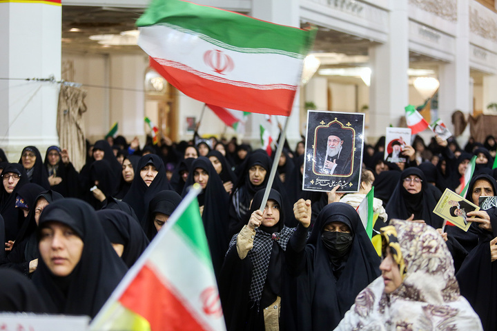 عزاداری ظهر اربعین رهبر شهید انقلاب در حرم بانوی کرامت