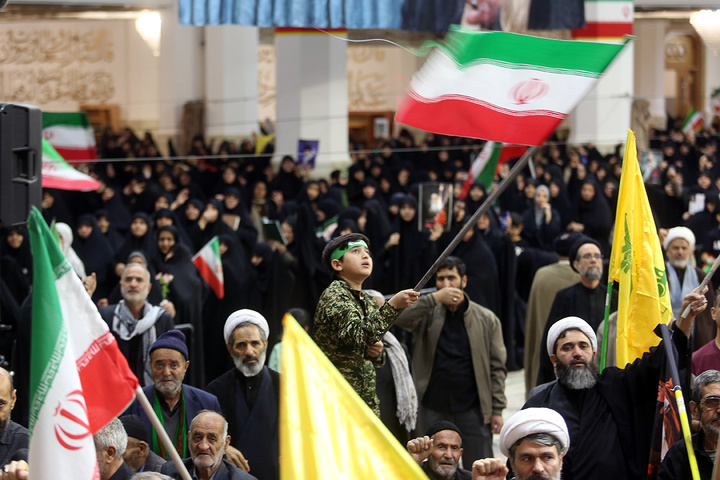 عزاداری ظهر اربعین رهبر شهید انقلاب در حرم بانوی کرامت